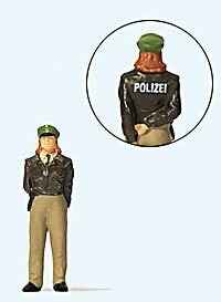 Preiser 28199 HO Scale Female German Police Officer