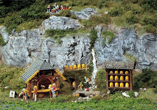 Faller 130378 HO Scale Bee-Keeping Stand for Honey & Schnapps -- 6 x 4.1 x 6.2cm - 4.4 x 3.2 x 4.7cm