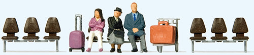 Preiser 10661 HO Scale Waiting Travelers #2 -- 3 Figures, Luggage Cart Seats
