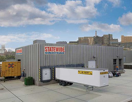 Walthers Cornerstone 933-4105 HO Scale Modern Concrete Grocery Warehouse -- Kit
