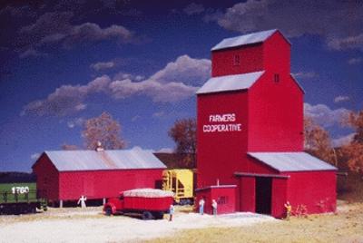 Walthers Cornerstone 933-3238 N Scale Farmer's Co-op Rural Grain Elevator -- Kit