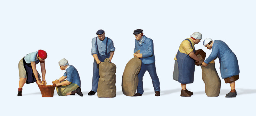 Preiser 10605 HO Scale At the Potato Harvest 6 Figure Set