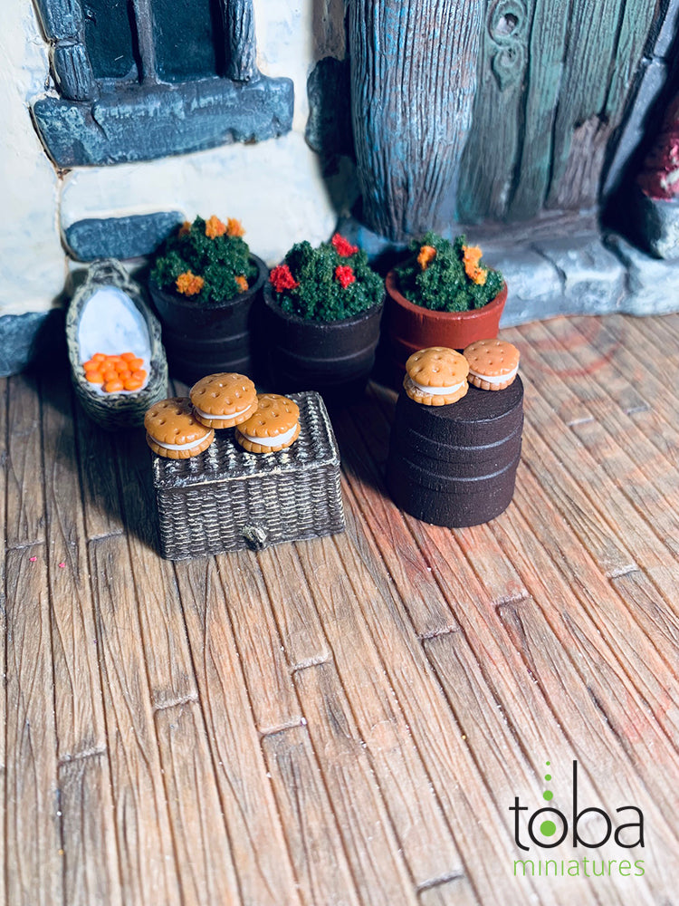 Toba Miniatures 1003 1/12 Scale Sandwich Cookies (5)