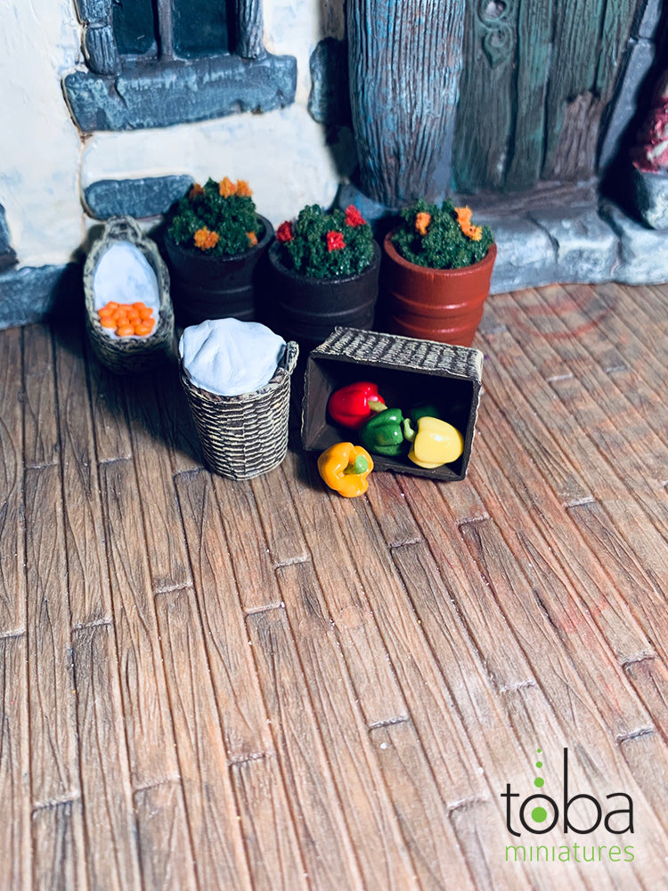 Toba Miniatures 1018 1/12 Scale Peppers (5)