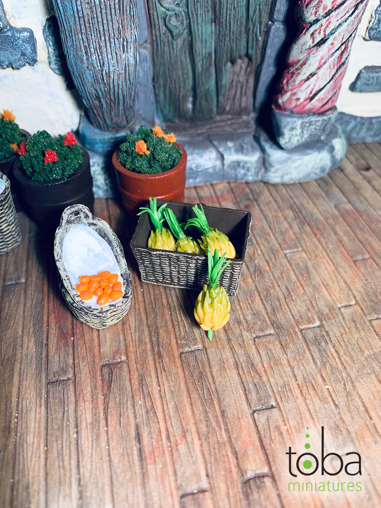 Toba Miniatures 1045 1/12 Scale Pineapples (5)