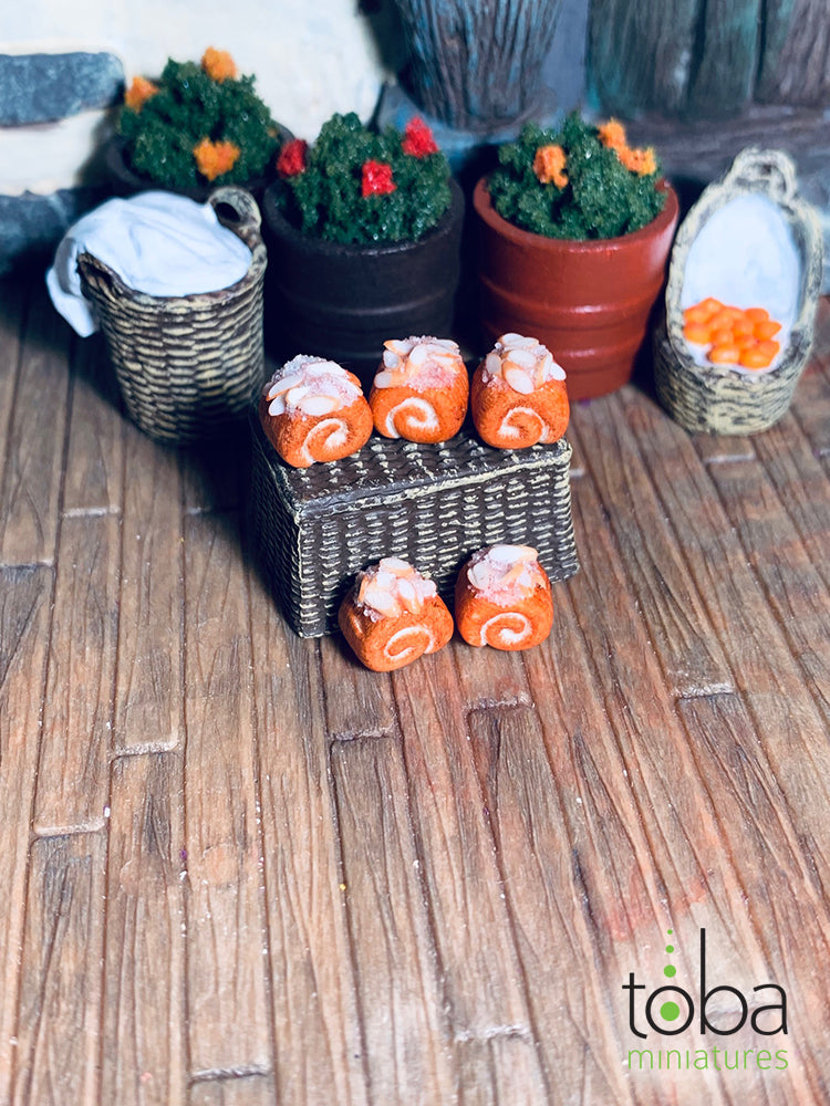 Toba Miniatures 1106 1/12 Scale Cinnamon Almond Rolls (5)