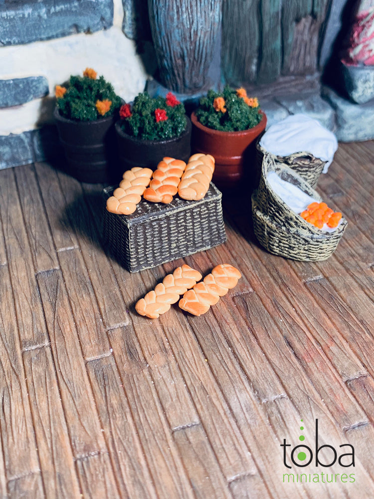 Toba Miniatures 1110 1/12 Scale Braided Bread Loaves (5)
