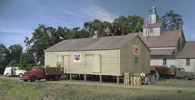 Walthers Cornerstone 933-3230 N Scale Co-Operative Storage Shed on Pilings - Kit