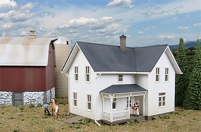 Walthers Cornerstone 933-3333 HO Scale Lancaster Farmhouse -- Kit