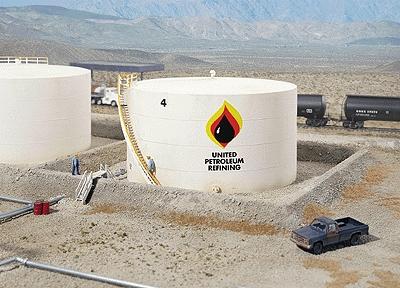 Walthers Cornerstone 933-3167 HO Scale Wide Oil Storage Tank w/Berm -- Kit