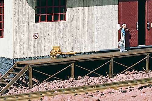 Piko 62287 G Scale Loading Dock for Goods Sheds
