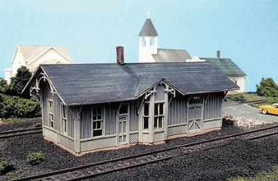 Blair Line 185 HO Scale Chesapeake & Ohio Depot - Standard #1 Design (Laser-Cut Wood Kit) -- 2-3/4" x 7" 6.8 x 17.5cm