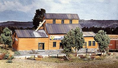 Campbell Scale Models 419 HO Scale Montgomery Feed & Seed -- 3-1/4 x 9" 8.3 x 22.8cm