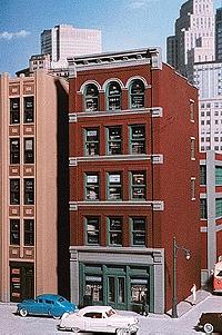 City Classics 106 HO Scale East Ohio Street Building -- Kit - 5-1/4 x 3-1/2 x 9" 13.4 x 8.9 x 22.9cm