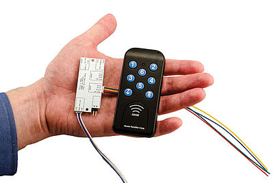 Model Rectifier (MRC) 25000 HO Scale Transmitter & Receiver - Light Genie(TM)