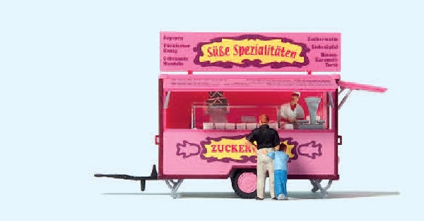 Preiser 10748 HO Scale Sweets Concession Trailer with Figures -- 4 Figures