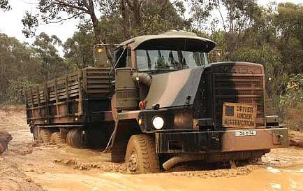Trident Miniatures 87218 HO Scale Mack MC3 Heavy Truck - Resin Kit