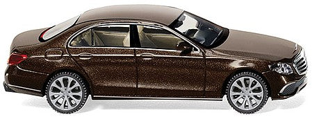 Wiking 22703 HO Scale Mercedes-Benz E-Klasse W213 Sedan - Assembled -- Metallic Citrin Brown