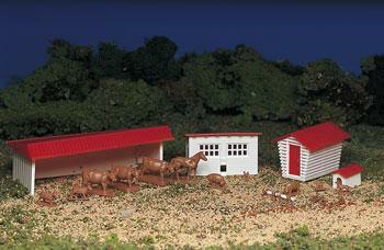 Bachmann 45152 HO Scale Plasticville USA Farm Buildings with Animals