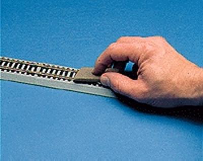 Walthers SceneMaster 949-521 HO Scale Bright Boy Track Cleaner -- Standard Grit