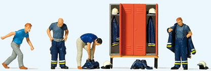 Preiser 10642 HO Scale Preparing For Fire Run