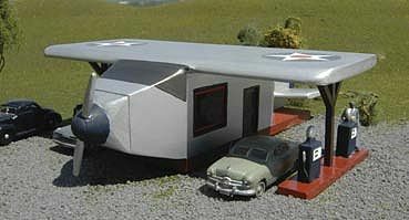 Bachmann 35201 HO Scale Roadside USA Airplane Gas Station Assembled 6.