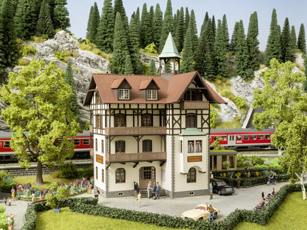 Noch 66407 HO Scale Schonblick Romantic Hotel -- Laser-Cut Cardstock Kit - 6-5/16 x 6-5/16 x 8-5/8" 16 x 16.1 x 21.9cm