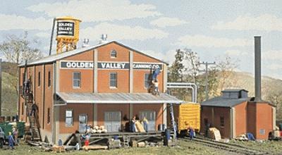 Walthers Cornerstone 933-3018 HO Scale Golden Valley Canning Company -- Kit