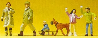 Preiser 10310 HO Scale Pedestrians -- Krause Family In Winter