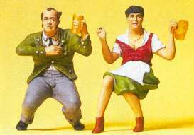 Preiser 45107 G Scale Pedestrians -- Couple Sitting In Beer Garden