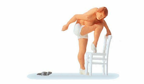 Preiser 29097 HO Scale People At Home -- Escaping The Mouse