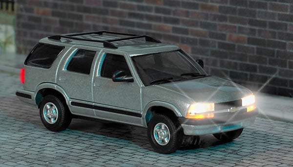 Busch 5658 HO Scale Chevrolet Blazer SUV w/Working Headlights & Taillights -- 14-16V AC/DC