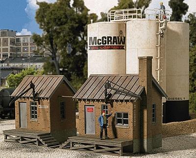 Walthers Cornerstone 933-2913 HO Scale McGraw Oil Company -- Kit