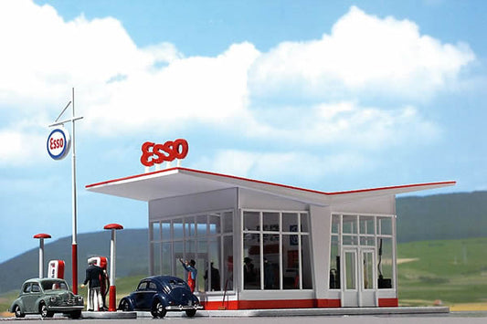 Busch 1005 HO Scale 1950s ESSO Gas Station -- Kit