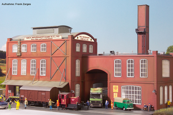 PIKO 61144 HO Scale Weyermanss Malt Plant Kit