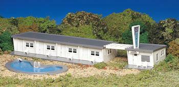 Bachmann 45214 HO Scale Plasticville USA Motel with Swimming Pool