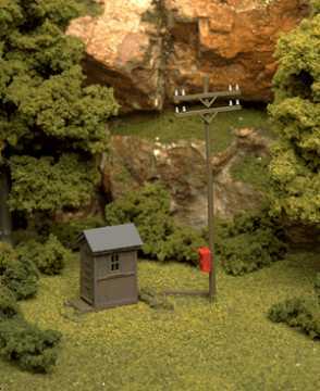 Atlas 705 HO Telephone Shanty & Pole 1-3/8 x 3-1/16" 3.5 x 7.8cm