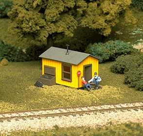Atlas 702 HO Trackside Shanty 2-1/4 x 3-1/8" 5.7 x 8cm