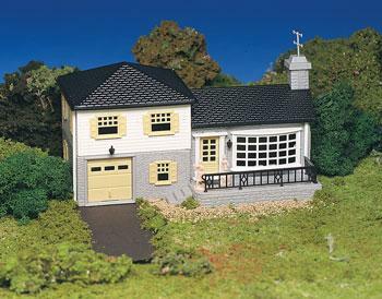 Bachmann 45213 HO Scale Plasticville USA Split-Level House