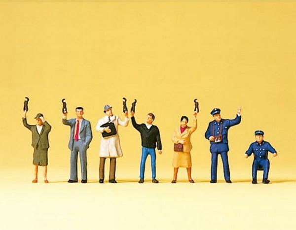 Preiser 79141 N Scale Passengers -- Streetcar Driver & Passengers