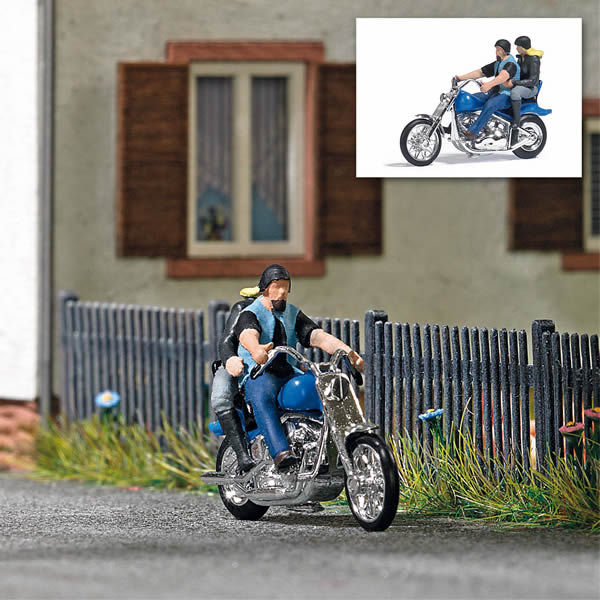 Busch 7860 HO Scale American Motorcycle with Biker Couple - Assembled
