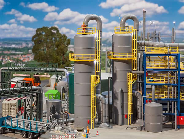 Faller 130177 HO Scale Vertical Storage Tank/Column w/Piping -- Kit