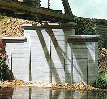 Chooch Enterprises 8420 HO Scale Concrete Stepped Wall