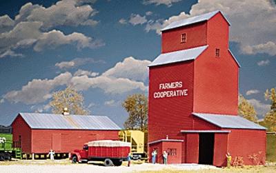 Walthers Cornerstone 933-3036 HO Scale Farmers Cooperative Grain Elevator -- Kit