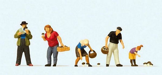 Preiser 10620 HO Scale Sports & Recreation - Mushroom Pickers