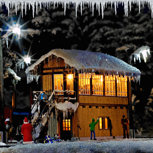 Busch 1143 HO Scale Icicles -- 4" 10cm Long
