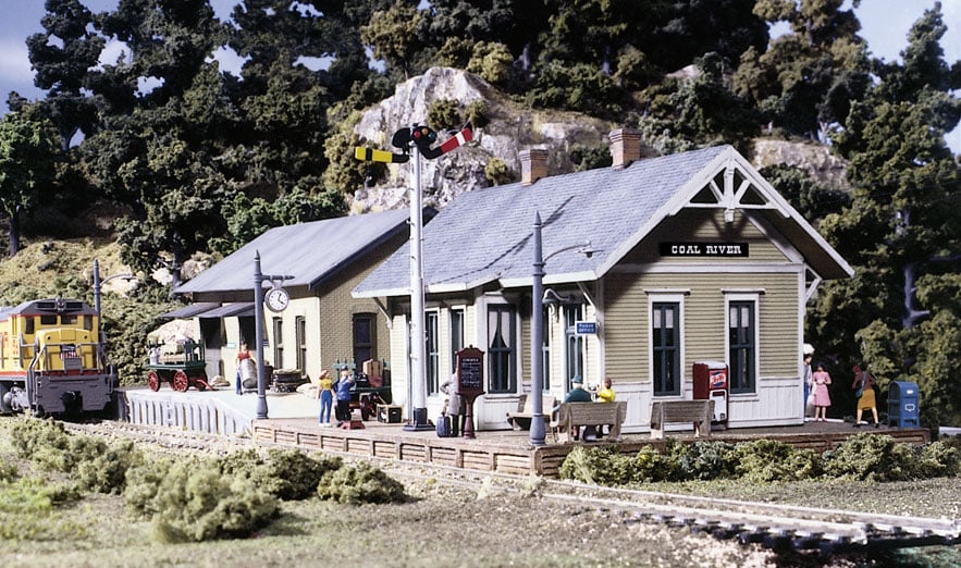 Design Preservation Models 40500 HO Scale Gold Kits -- Coal River Passenger & Freight Depots 15-9/16 x 6-3/8" 39.5 x 16.1cm