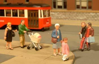 Bachmann 33109 HO Scale SceneScapes Figures Strolling People pkg(6)