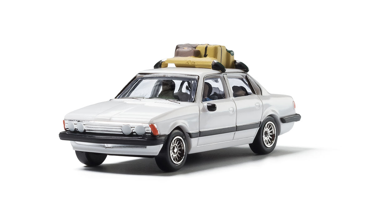 Woodland Scenics 5370 HO Scale Family Vacation Sedan - Modern Era Vehicles -- White, Black