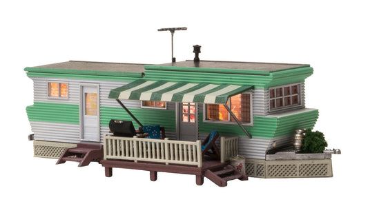Woodland Scenics 5060 HO Scale Grillin' & Chillin' Trailer w/Lights - Built-&-Ready(R) Landmark Structure(R) -- Assembled - 5-3/8 x 2-5/8 x 2-1/8" 13.6 x 6.7 x 5.4cm